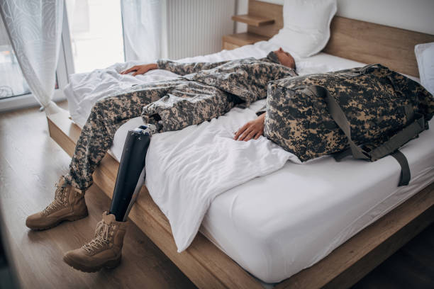 istock Soldier without leg laying in bed 1158066680