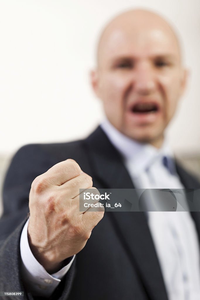 Strillare arrabbiato uomo pugno - Foto stock royalty-free di Adulto