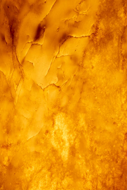 fond en verre jaune avec des modèles - amber photos et images de collection