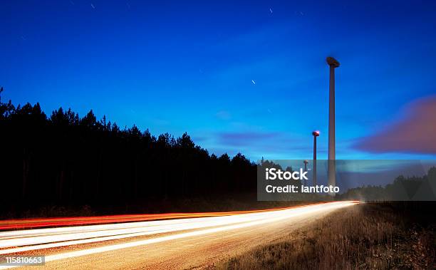 Foto de Turbinas E Iluminação De Rua e mais fotos de stock de Acender - Acender, Alto - Descrição Geral, Campo