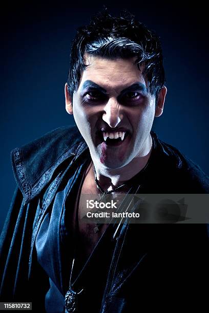 Foto de Vampire e mais fotos de stock de Vampiro - Vampiro, Dente Carniceiro, Homens