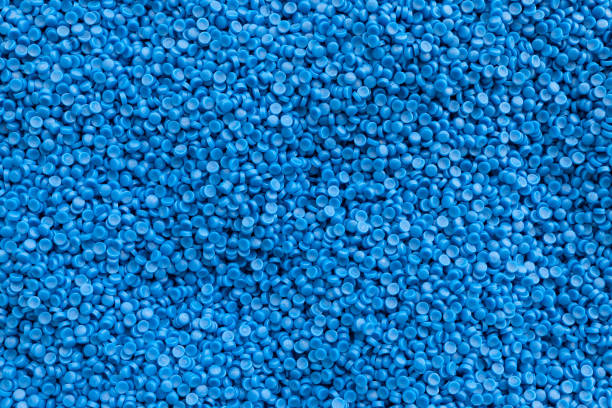 close-up de grânulos plásticos do polímero. plástico de polímero. palete de polímero. - granulate - fotografias e filmes do acervo