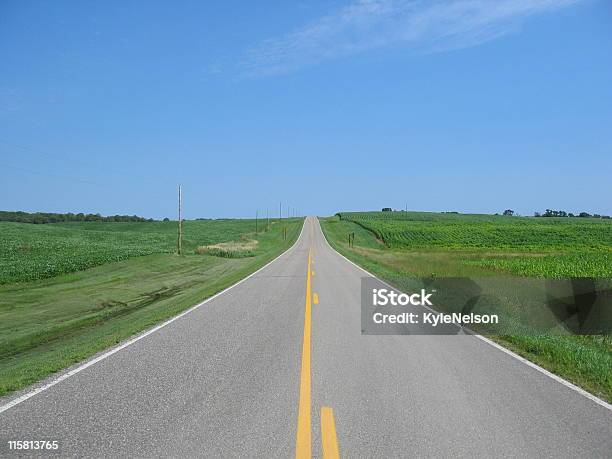 Carretera De Campo Foto de stock y más banco de imágenes de Viaje por carretera - Viaje por carretera, Vía principal, Minnesota