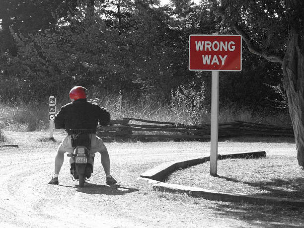 wrong way - violate foto e immagini stock