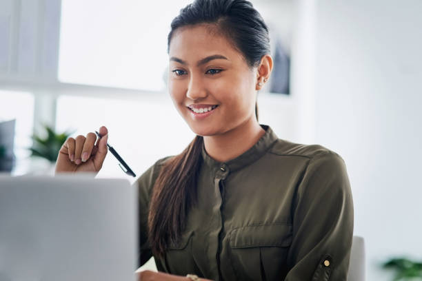 istock There's always something worth noting online 1158144948