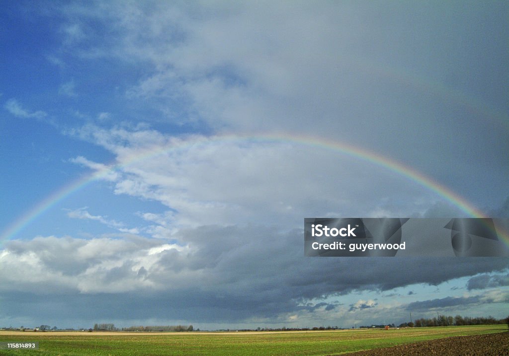 Arc-en-ciel sur écran terres - Photo de Angleterre libre de droits