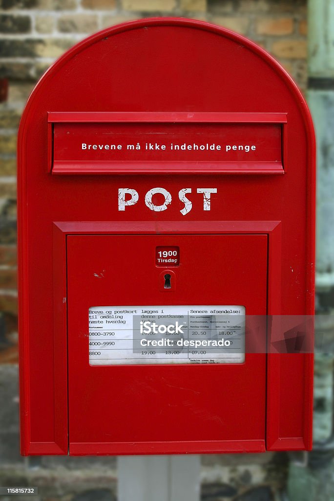 Mailbox - Zbiór zdjęć royalty-free (Czerwony)