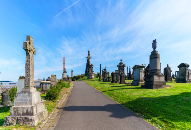 glasgow necropolis is a victorian cemetery on a low hill near glasgow cathedral , scotland - uk cathedral cemetery day imagens e fotografias de stock