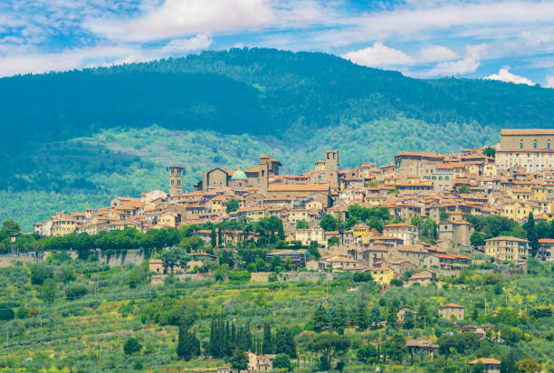Cortona (Italy) The awesome historical center of the medieval and renaissance city on the hill, Tuscany region, province of Arezzo, during the spring cortona stock pictures, royalty-free photos & images