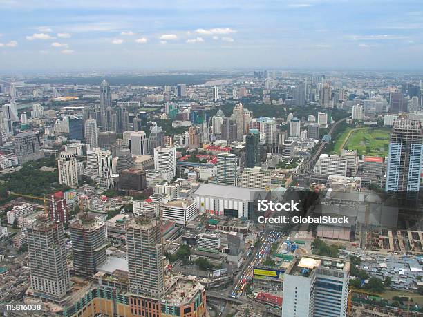 Paisaje De La Ciudad De Bangkok Foto de stock y más banco de imágenes de Aire libre - Aire libre, Alto - Descripción física, Arquitectura