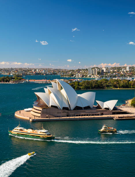 sydney opera house und boote auf circular quay - sydney opera house sydney harbor sydney australia australia stock-fotos und bilder