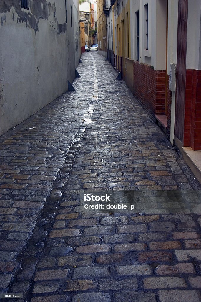 Rua de paralelepípedos em Sevilha, Espanha - Foto de stock de Andaluzia royalty-free