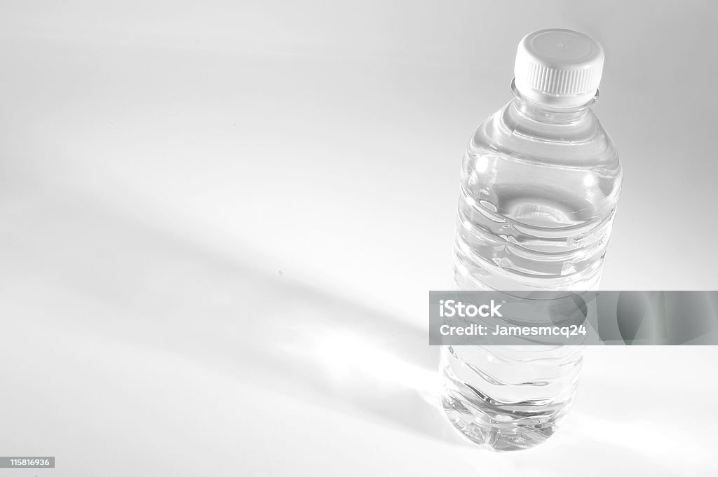 Bottiglia d'acqua tre - Foto stock royalty-free di Acqua
