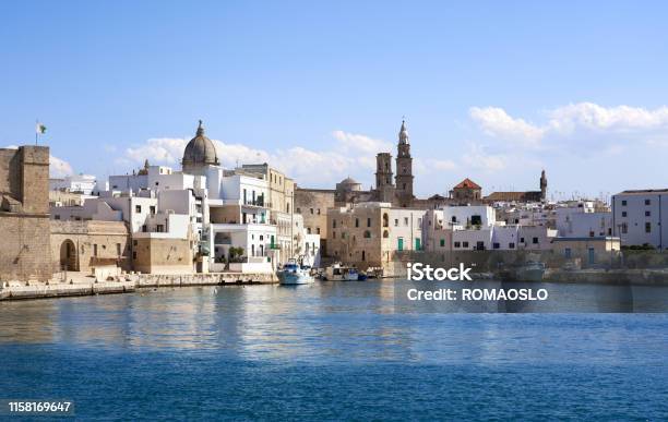 Monopoli Skyline Vom Meer Aus Gesehen Apulien Italien Stockfoto und mehr Bilder von Monopoli