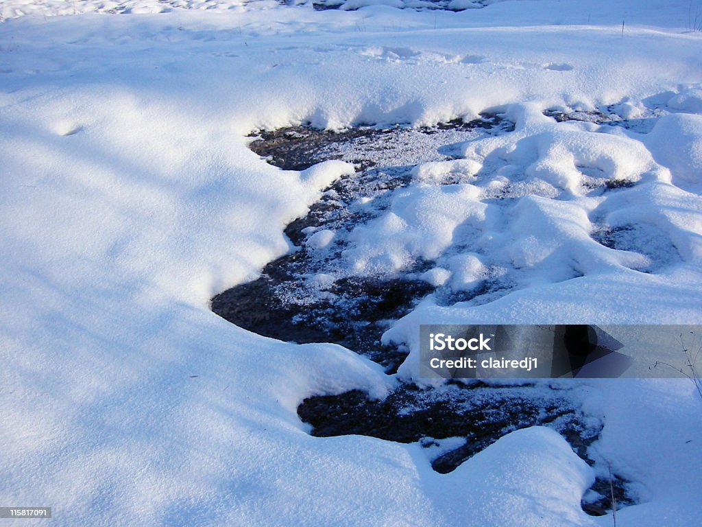 Tutti i blu-neve rocciose in sole - Foto stock royalty-free di Ambientazione esterna