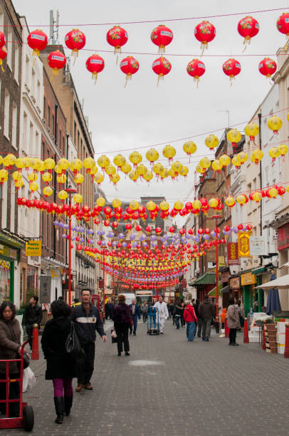중국 설날을 축하하기 위해 중국 등불로 장식된 런던 차이나 타운의 제라드 스트리트 - gerrard 뉴스 사진 이미지