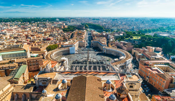 panoramiczny widok na stary rzym z bazyliki świętego piotra w watykanie - rome italy vatican st peters basilica zdjęcia i obrazy z banku zdjęć