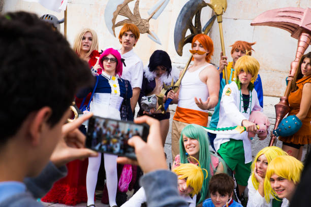 grupo de divertido colplayer en lucca comix - maquillaje para cosplay de anime fotografías e imágenes de stock