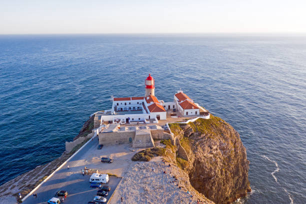 aereo dal faro dio vicente vicino sagres in portogallo - sagres foto e immagini stock