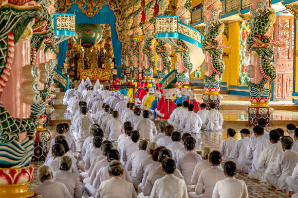 high dai tempel, tay ninh, vietnam, - caodaism stock-fotos und bilder