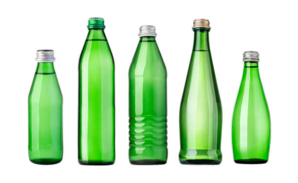bottiglia di vetro di acqua gassata - soda bottle foto e immagini stock