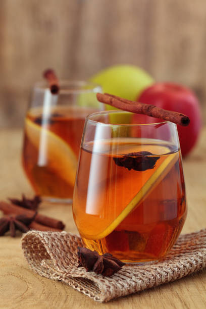 Apple cider with spices. Apple cider cocktail with cinnamon and apple slices. vinegar stock pictures, royalty-free photos & images