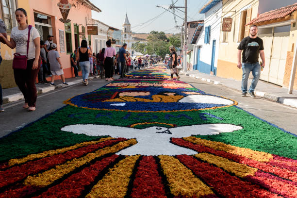 alfombra corpus christi - corpus christi celebration fotografías e imágenes de stock