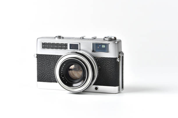 vintage slr camera isolated on white background - ideas concepts aperture black imagens e fotografias de stock