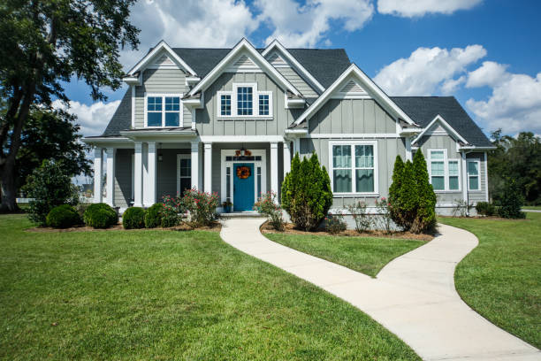 istock Craftsman New Construction House 1158234302