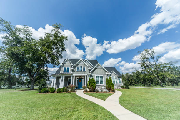 istock Craftsman New Construction House 1158234890
