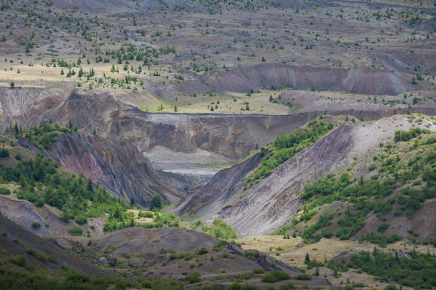 mt st.helens - nature active volcano mt st helens volcano fotografías e imágenes de stock