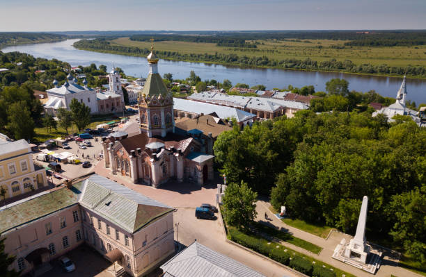 paisagem de kasimov no rio de oka com catedral do ascension - oka river - fotografias e filmes do acervo