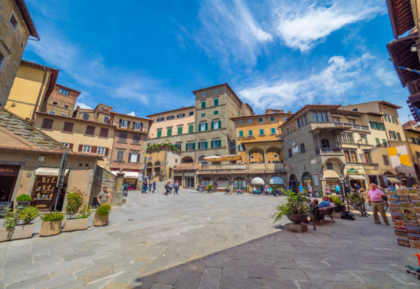 Cortona (Tuscany, Italy) Cortona, Italy - 25 May 2019 - The awesome historical center of the medieval and renaissance city on the hill, Tuscany region, province of Arezzo, during the spring. Here in particular the central square with people cortona stock pictures, royalty-free photos & images
