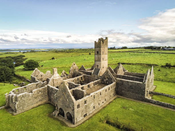 photo aérienne de moyne abbey - county mayo ireland photos et images de collection