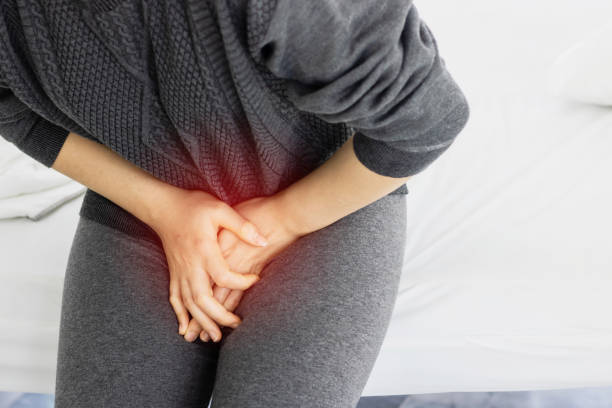 istock Women have abdominal pain.color tone 1158305607