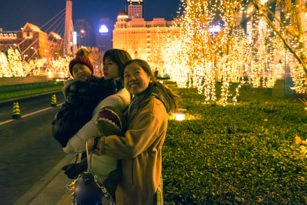 mother and two daughters in the night - pre teen boy flash imagens e fotografias de stock