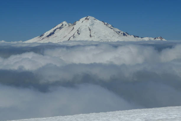Mount Baker Sea of Clouds from Sulphide Glacier, Summit Pyramid of Mount Shuksan, Washington USA. cascade range north cascades national park mt baker mt shuksan stock pictures, royalty-free photos & images