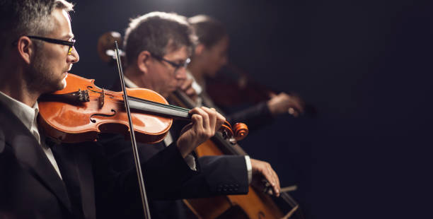 konzertaufführung klassischer musik - orchester stock-fotos und bilder
