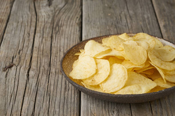 istock crisp in bowl, wooden background, closeup, copy space 1158389568