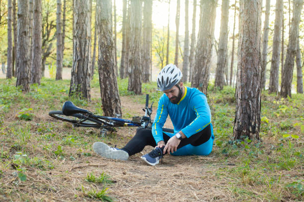 istock Cycling injury 1158405727