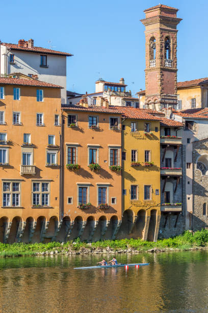 apartment building in florence with a rowing boat on the river arno - skiff nautical vessel rustic old imagens e fotografias de stock