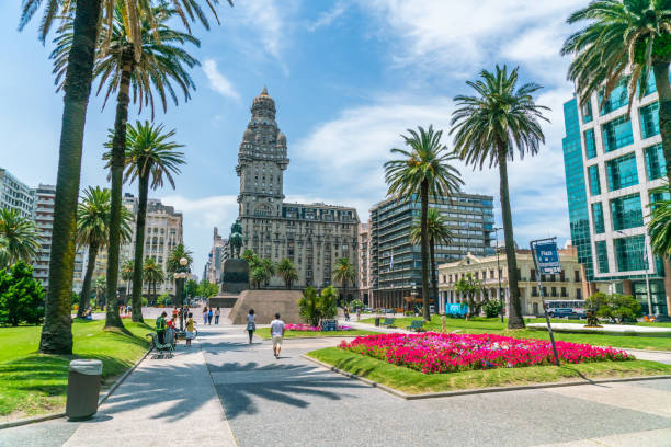 The Independance square in Montevideo Tourists passing the statue of General Artigas on the Independance square (Plaza Indepencia), Montevideo, Uruguay, January 26th 2019 uruguay stock pictures, royalty-free photos & images