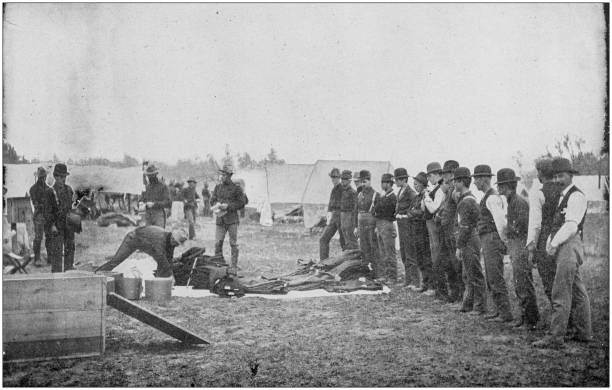 istock US Army black and white photos: Recruits drawing clothes in Tampa 1158562825