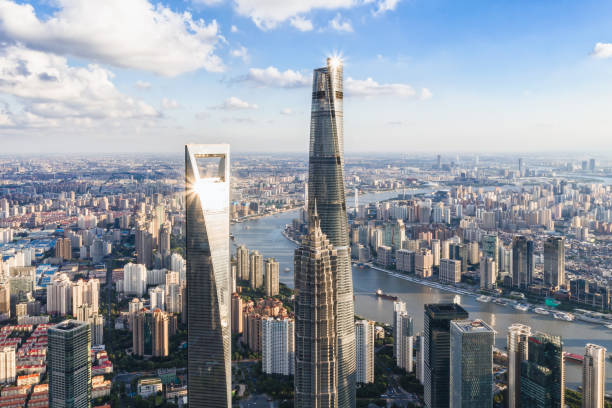 vista aérea de arranha-céus de shanghai - international landmark built structure lujiazui building exterior - fotografias e filmes do acervo