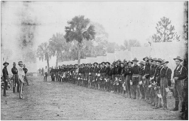 istock US Army black and white photos: Recruits meal time 1158568810