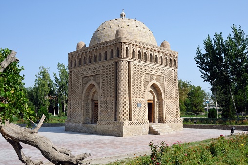 Özbekistan'ın Buhara şehrinde bulunan İsmail Samani Türbesi