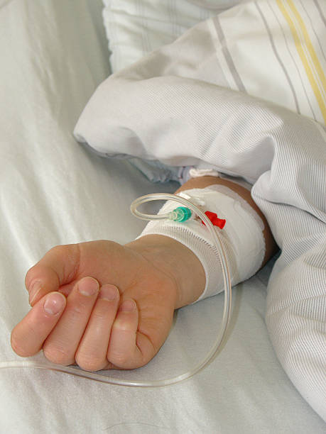 пациент 2 - infused oil iv drip nurse hospital стоковые фото и изображения
