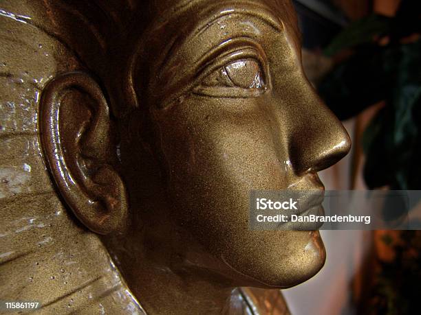 Photo libre de droit de Égyptien Visage Avec Très Grand Lit banque d'images et plus d'images libres de droit de Pharaon - Pharaon, Antique, Art antique