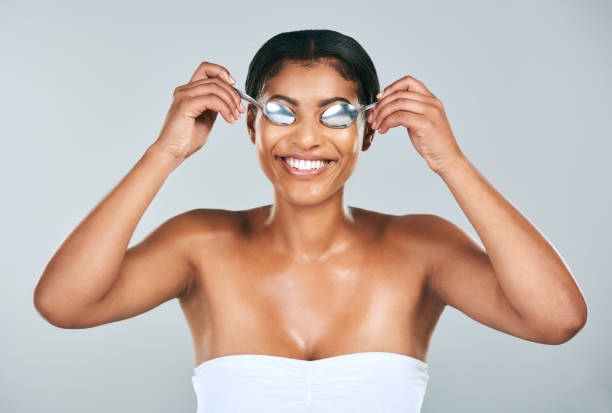 Cure puffy eyes with cold spoons