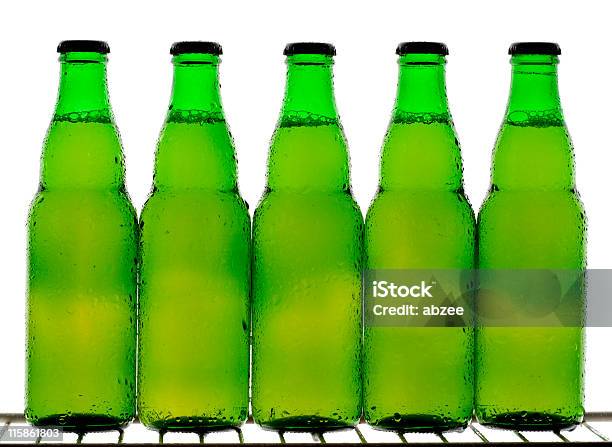 Foto de Cinco Garrafas De Cerveja Verde e mais fotos de stock de Bebida - Bebida, Bebida alcoólica, Cerveja